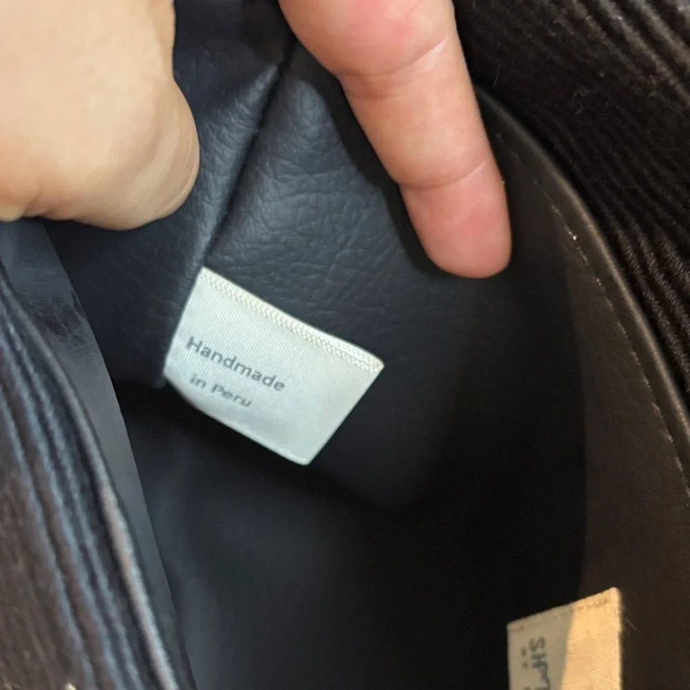 Elegant Black Crossbody Bag with Tassel by PALS - Picture 5 of 8